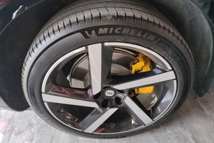 Used Xiaomi Auto YU7 2025 Ultra-Long Range All-Wheel Drive Pro Version Right Rear Wheel Hub