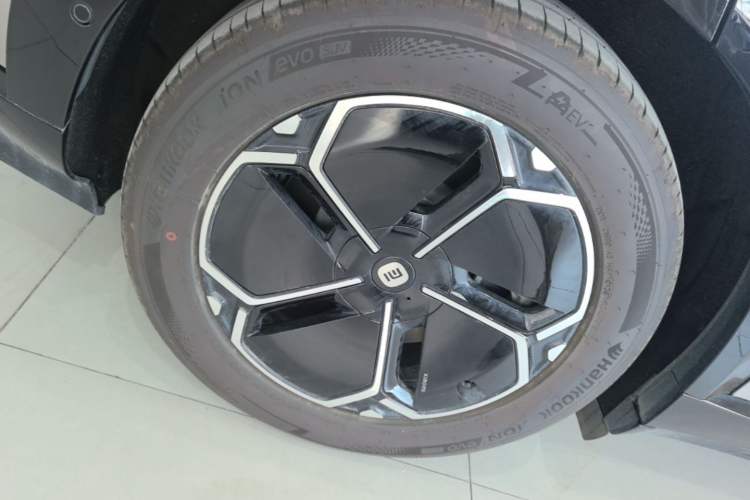 Used Xiaomi Auto YU7 2025 Ultra-Long Range Rear-Wheel Drive Version Right Rear Wheel Hub