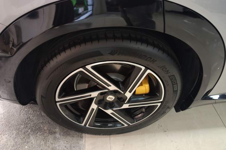 Used Xiaomi Auto YU7 2025 Ultra-Long Range All-Wheel Drive Pro Version Right Rear Wheel Hub