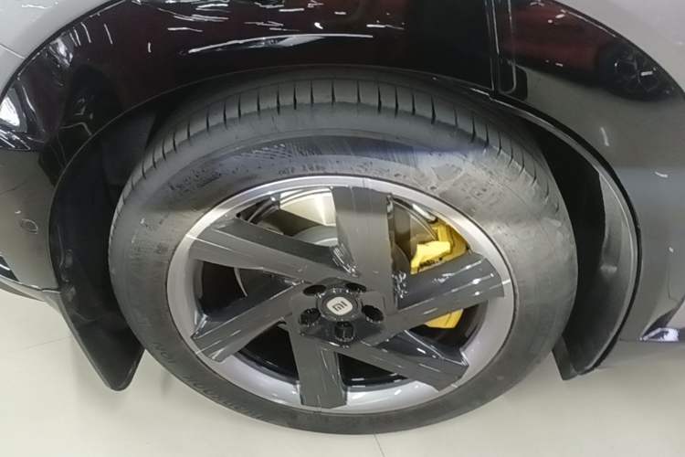 Used Xiaomi Auto YU7 2025 Ultra-Long Range All-Wheel Drive Pro Version Right Rear Wheel Hub