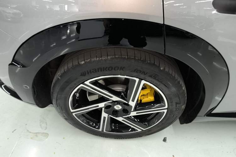 Used Xiaomi Auto YU7 2025 Ultra-Long Range All-Wheel Drive Pro Version Right Rear Wheel Hub