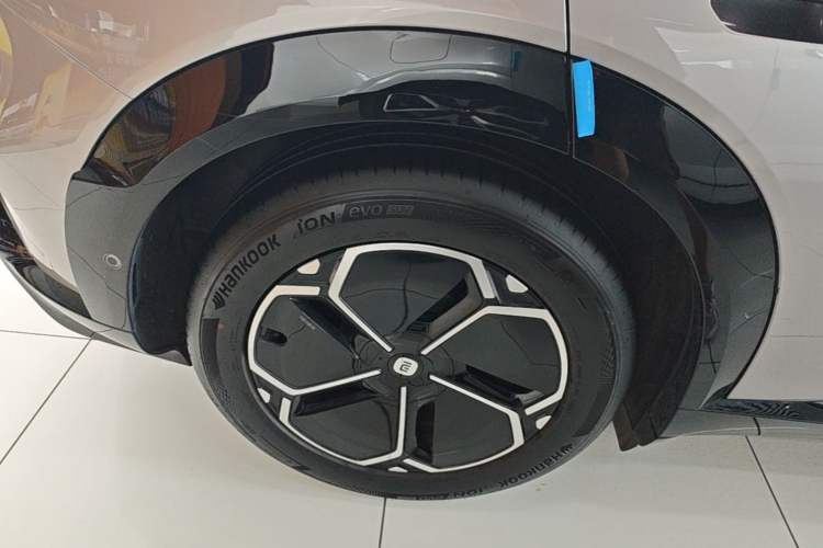 Used Xiaomi Auto YU7 2025 Ultra-Long Range Rear-Wheel Drive Version Right Rear Wheel Hub