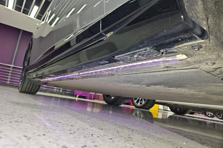 Used Xiaomi Auto YU7 2025 Ultra-Long Range Rear-Wheel Drive Version Right Side Sill
