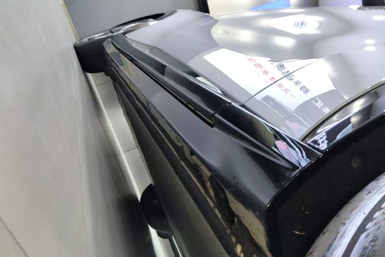 Used Xiaomi Auto YU7 2025 Ultra-Long Range High-Performance All-Wheel-Drive Max Edition Right Side Sill