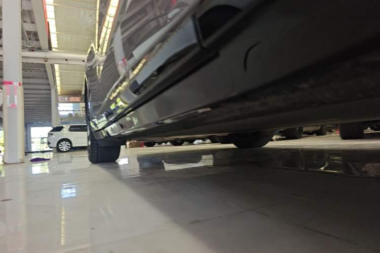 Used Xiaomi Auto YU7 2025 Ultra-Long Range Rear-Wheel Drive Version Right Side Sill