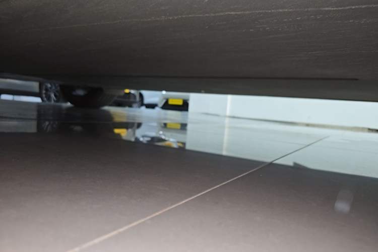 Used Xiaomi Auto YU7 2025 Ultra-Long Range Rear-Wheel Drive Version Right Side Sill
