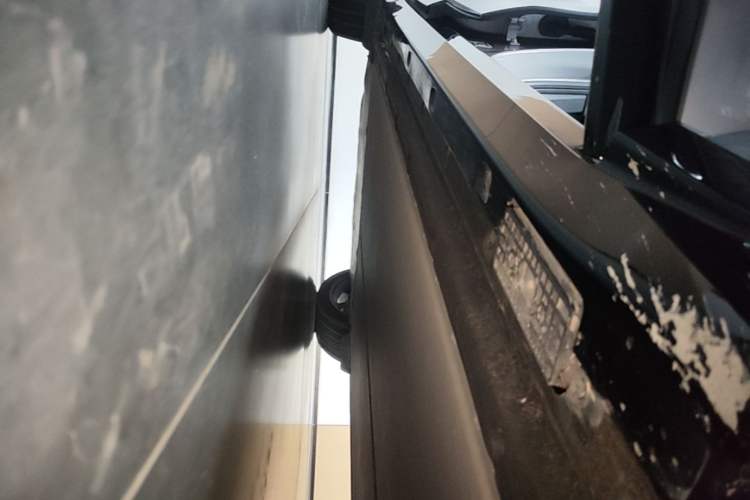 Used Xiaomi Auto YU7 2025 Ultra-Long Range Rear-Wheel Drive Version Right Side Sill