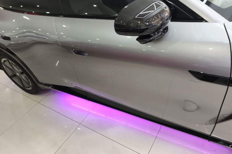 Used Xiaomi Auto YU7 2025 Ultra-Long Range High-Performance All-Wheel-Drive Max Edition Right Side Sill