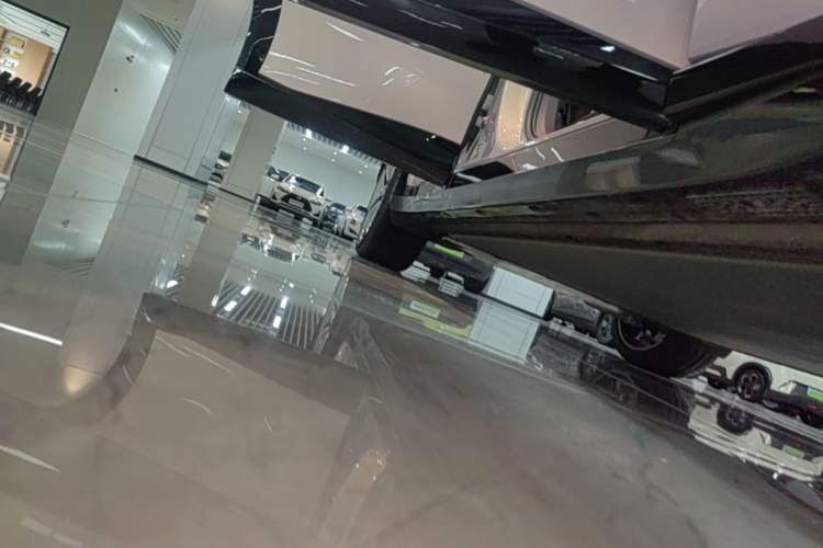 Used Xiaomi Auto YU7 2025 Ultra-Long Range High-Performance All-Wheel-Drive Max Edition Right Side Sill