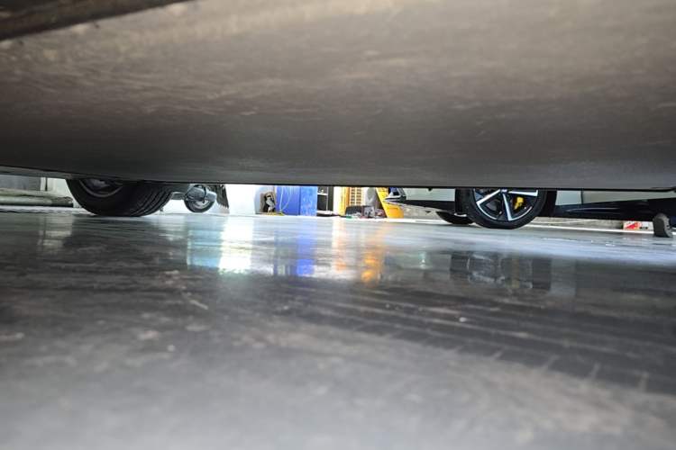 Used Xiaomi Auto YU7 2025 Ultra-Long Range High-Performance All-Wheel-Drive Max Edition Right Side Sill