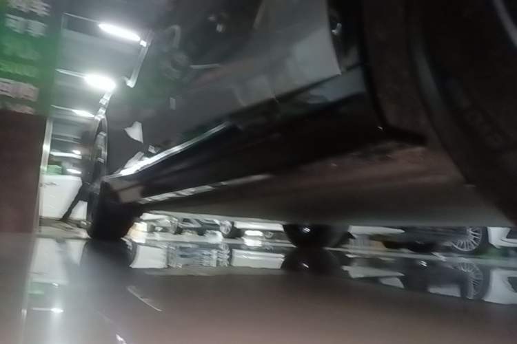 Used Xiaomi Auto YU7 2025 Ultra-Long Range Rear-Wheel Drive Version Right Side Sill