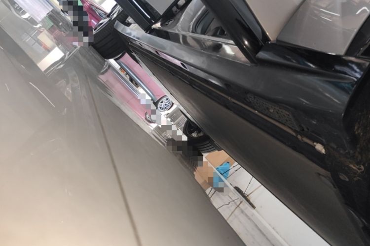 Used Xiaomi Auto YU7 2025 Ultra-Long Range High-Performance All-Wheel-Drive Max Edition Right Side Sill
