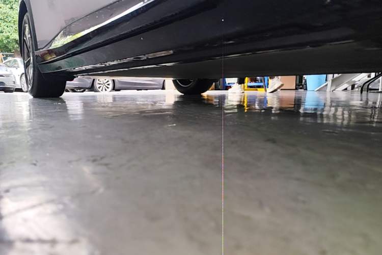 Used Xiaomi Auto YU7 2025 Ultra-Long Range All-Wheel Drive Pro Version Right Side Sill