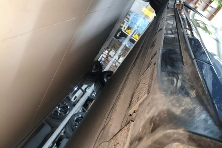 Used Xiaomi Auto YU7 2025 Ultra-Long Range High-Performance All-Wheel-Drive Max Edition Right Side Sill