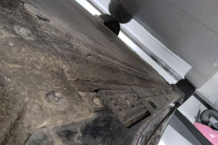Used Xiaomi Auto YU7 2025 Ultra-Long Range High-Performance All-Wheel-Drive Max Edition Right Side Sill