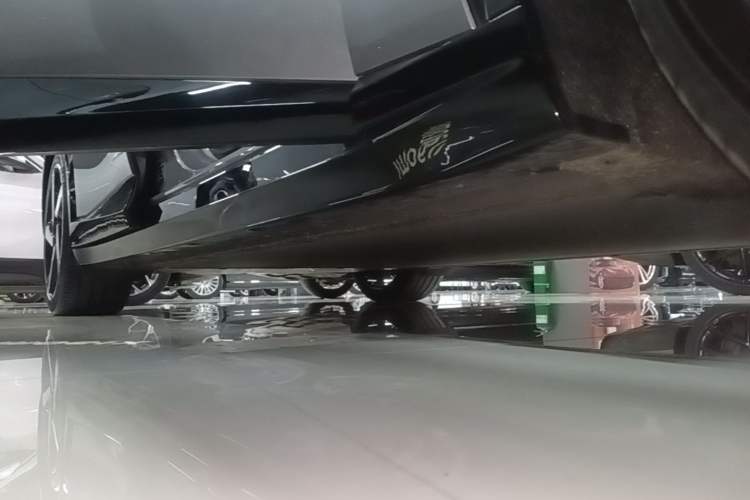 Used Xiaomi Auto YU7 2025 Ultra-Long Range High-Performance All-Wheel-Drive Max Edition Right Side Sill