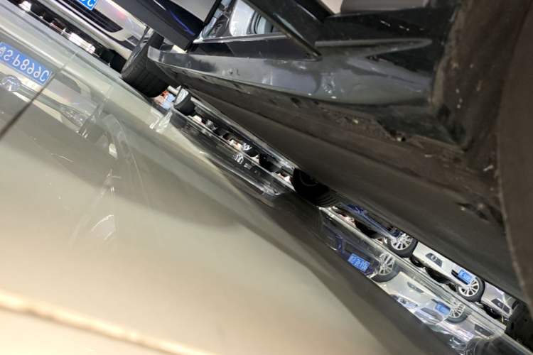 Used Xiaomi Auto YU7 2025 Ultra-Long Range High-Performance All-Wheel-Drive Max Edition Right Side Sill