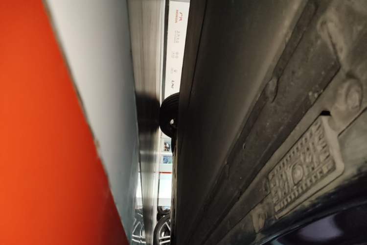 Used Xiaomi Auto YU7 2025 Ultra-Long Range All-Wheel Drive Pro Version Right Side Sill