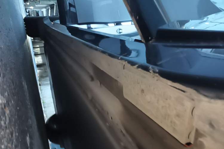 Used Xiaomi Auto YU7 2025 Ultra-Long Range All-Wheel Drive Pro Version Right Side Sill