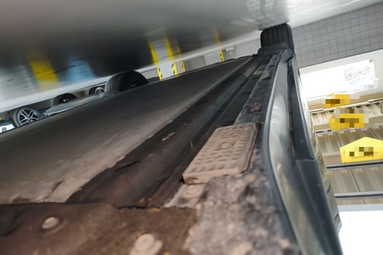 Used Xiaomi Auto YU7 2025 Ultra-Long Range High-Performance All-Wheel-Drive Max Edition Right Side Sill