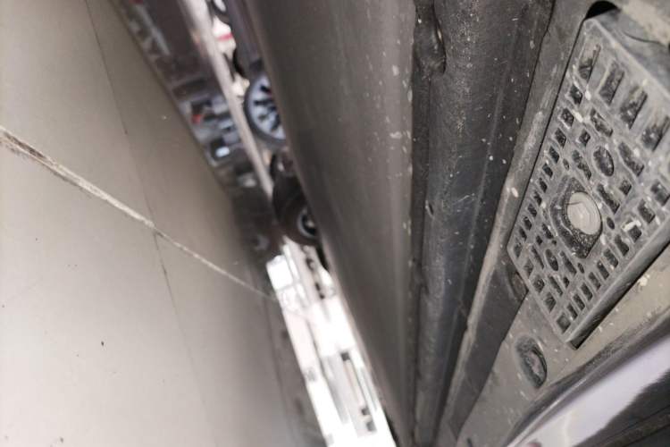 Used Xiaomi Auto YU7 2025 Ultra-Long Range All-Wheel Drive Pro Version Right Side Sill