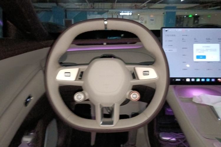 Used Xiaomi Auto YU7 2025 Ultra-Long Range Rear-Wheel Drive Version Steering Wheel