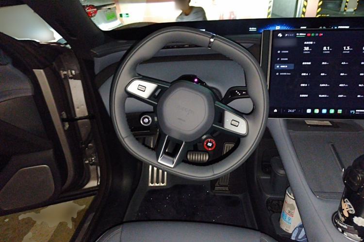 Used Xiaomi Auto YU7 2025 Ultra-Long Range Rear-Wheel Drive Version Steering Wheel
