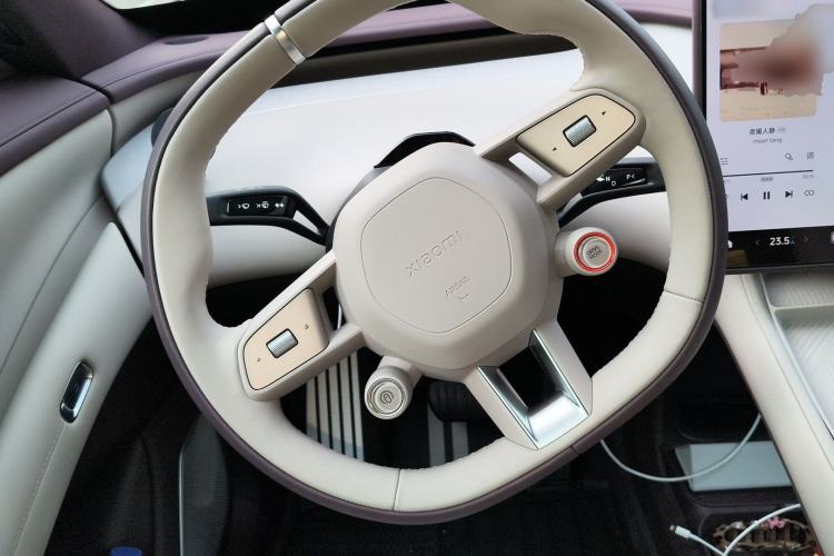 Used Xiaomi Auto YU7 2025 Ultra-Long Range Rear-Wheel Drive Version Steering Wheel