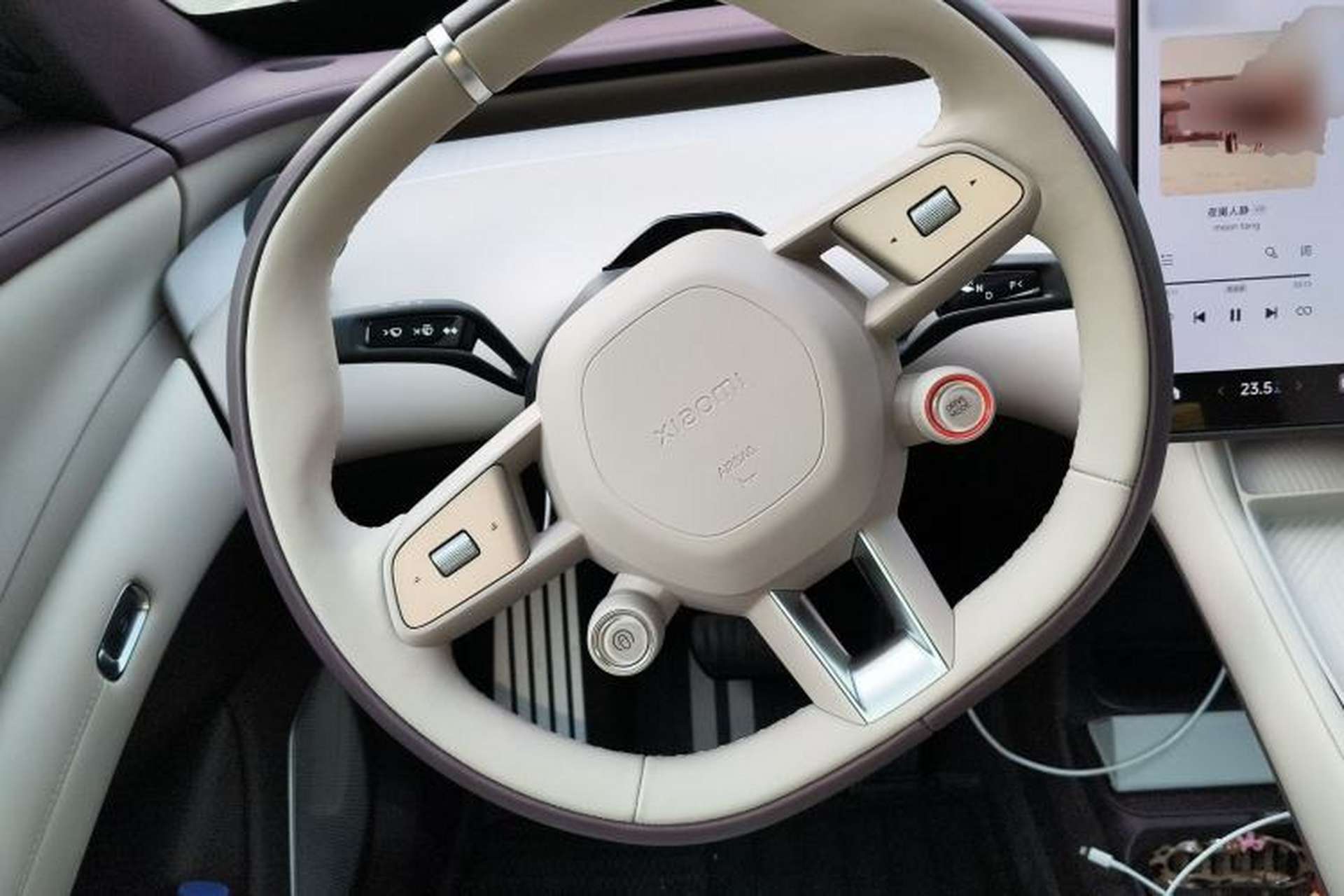 Used Xiaomi Auto YU7 2025 Ultra-Long Range Rear-Wheel Drive Version Steering Wheel