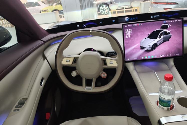 Used Xiaomi Auto YU7 2025 Ultra-Long Range High-Performance All-Wheel-Drive Max Edition Steering Wheel