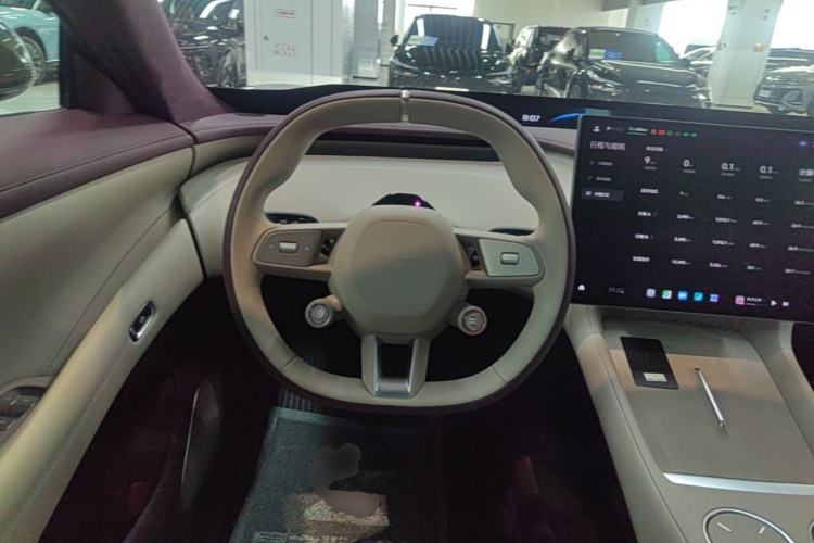 Used Xiaomi Auto YU7 2025 Ultra-Long Range High-Performance All-Wheel-Drive Max Edition Steering Wheel