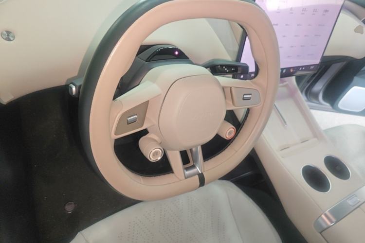 Used Xiaomi Auto YU7 2025 Ultra-Long Range Rear-Wheel Drive Version Steering Wheel