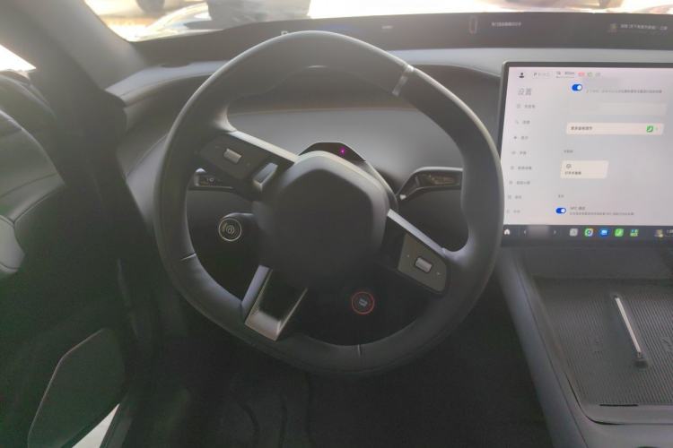 Used Xiaomi Auto YU7 2025 Ultra-Long Range Rear-Wheel Drive Version Steering Wheel