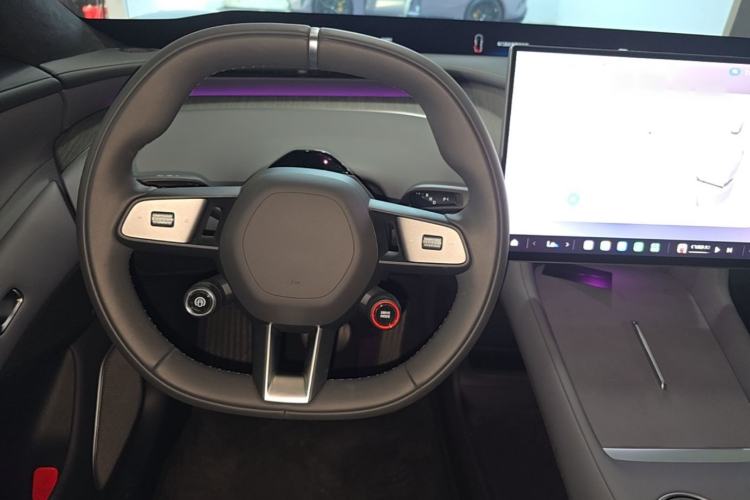 Used Xiaomi Auto YU7 2025 Ultra-Long Range High-Performance All-Wheel-Drive Max Edition Steering Wheel