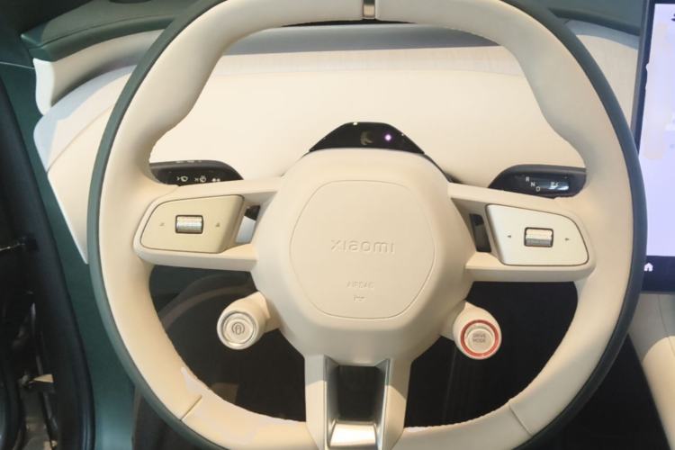 Used Xiaomi Auto YU7 2025 Ultra-Long Range Rear-Wheel Drive Version Steering Wheel
