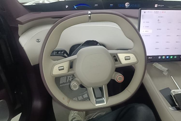 Used Xiaomi Auto YU7 2025 Ultra-Long Range Rear-Wheel Drive Version Steering Wheel