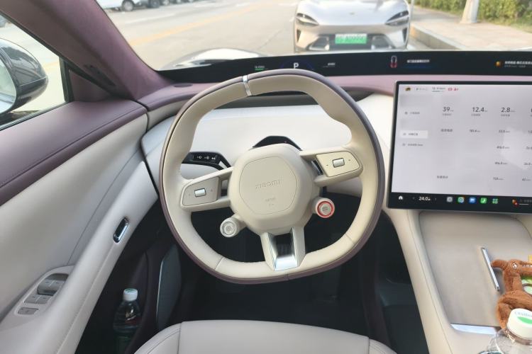 Used Xiaomi Auto YU7 2025 Ultra-Long Range High-Performance All-Wheel-Drive Max Edition Steering Wheel