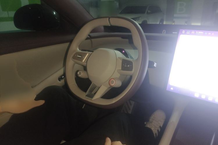 Used Xiaomi Auto YU7 2025 Ultra-Long Range High-Performance All-Wheel-Drive Max Edition Steering Wheel