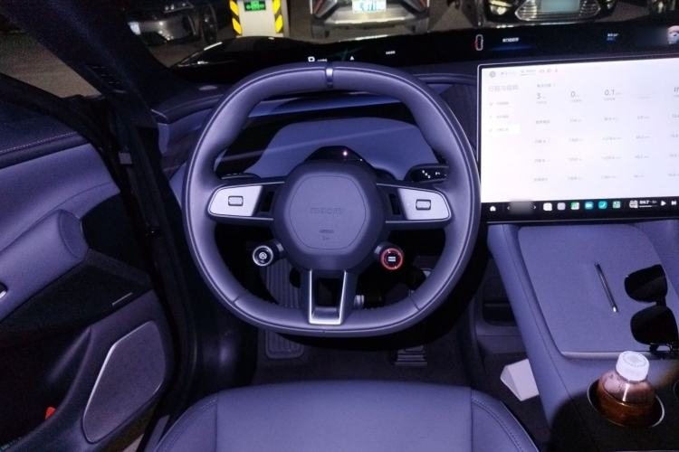 Used Xiaomi Auto YU7 2025 Ultra-Long Range Rear-Wheel Drive Version Steering Wheel