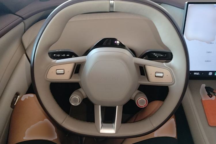 Used Xiaomi Auto YU7 2025 Ultra-Long Range Rear-Wheel Drive Version Steering Wheel
