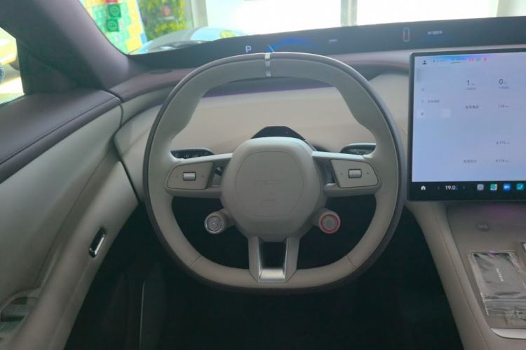 Used Xiaomi Auto YU7 2025 Ultra-Long Range Rear-Wheel Drive Version Steering Wheel