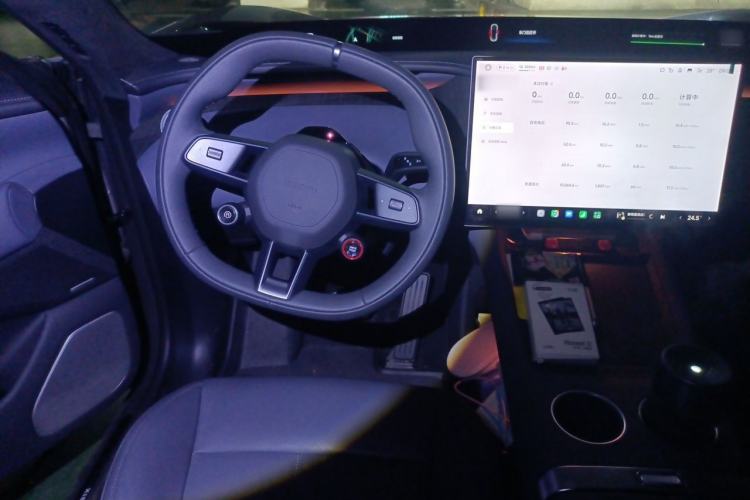 Used Xiaomi Auto YU7 2025 Ultra-Long Range High-Performance All-Wheel-Drive Max Edition Steering Wheel