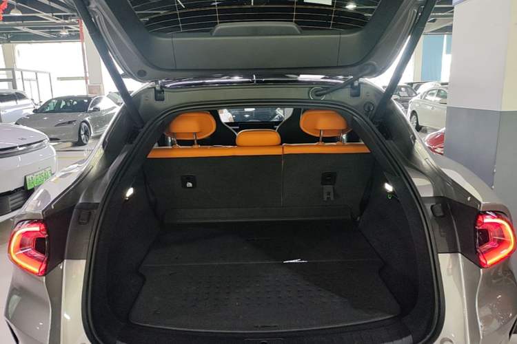 Used Xiaomi Auto YU7 2025 Ultra-Long Range High-Performance All-Wheel-Drive Max Edition Trunk
