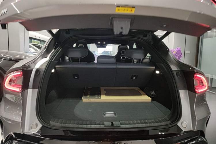 Used Xiaomi Auto YU7 2025 Ultra-Long Range Rear-Wheel Drive Version Trunk