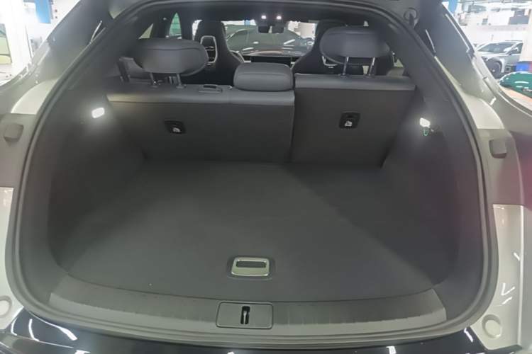 Used Xiaomi Auto YU7 2025 Ultra-Long Range All-Wheel Drive Pro Version Trunk