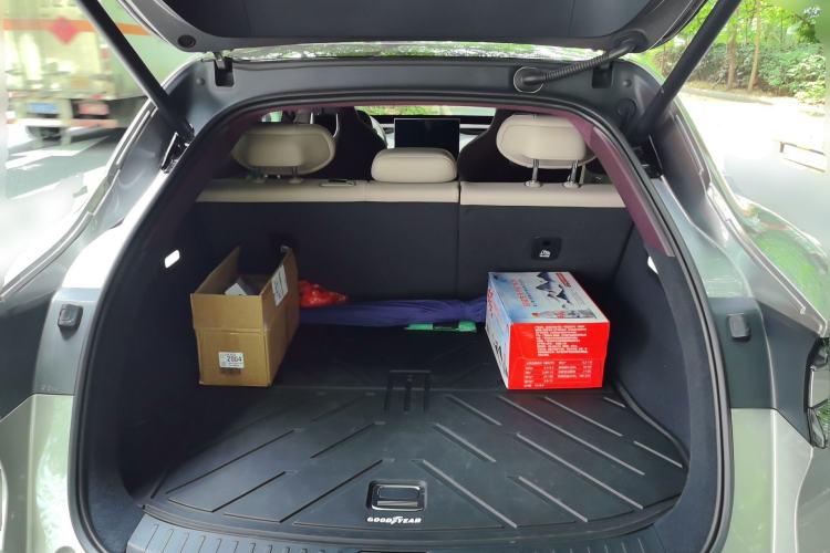 Used Xiaomi Auto YU7 2025 Ultra-Long Range High-Performance All-Wheel-Drive Max Edition Trunk