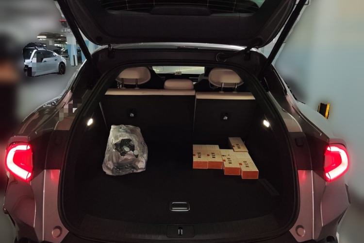 Used Xiaomi Auto YU7 2025 Ultra-Long Range High-Performance All-Wheel-Drive Max Edition Trunk