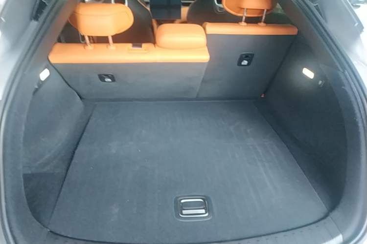 Used Xiaomi Auto YU7 2025 Ultra-Long Range High-Performance All-Wheel-Drive Max Edition Trunk