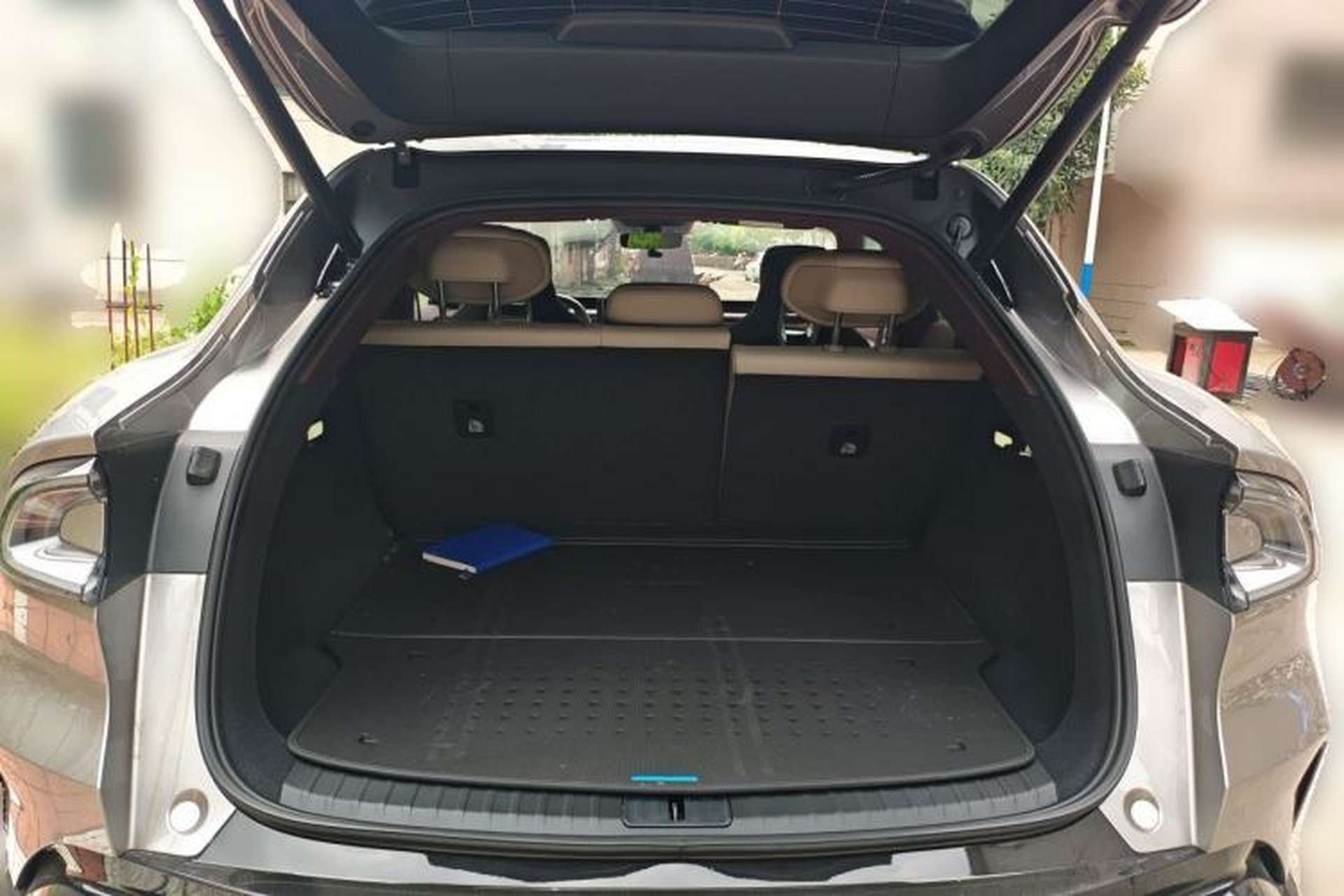 Used Xiaomi Auto YU7 2025 Ultra-Long Range High-Performance All-Wheel-Drive Max Edition Trunk