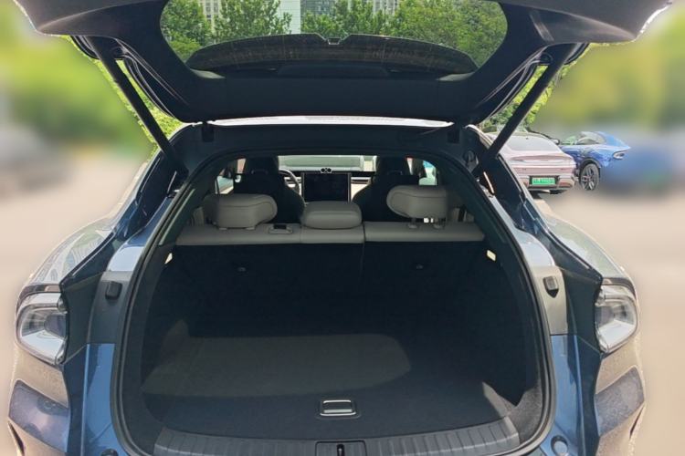 Used Xiaomi Auto YU7 2025 Ultra-Long Range High-Performance All-Wheel-Drive Max Edition Trunk